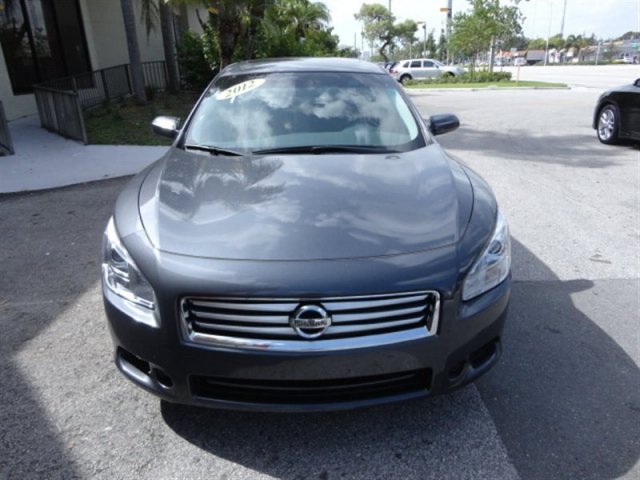 Nissan Maxima 2012 photo 1