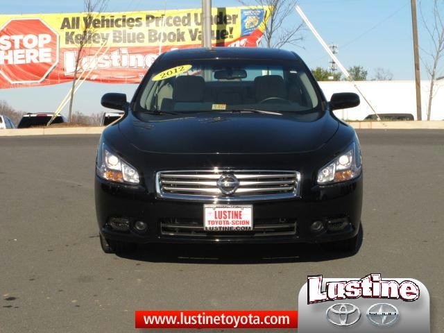 Nissan Maxima 2012 photo 1
