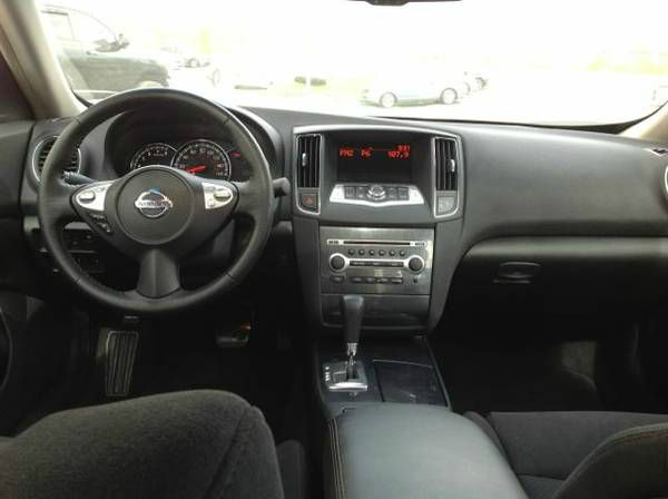 Nissan Maxima XR Sedan