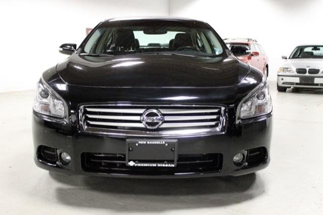 Nissan Maxima 2012 photo 1