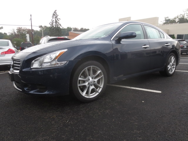 Nissan Maxima 2012 photo 1
