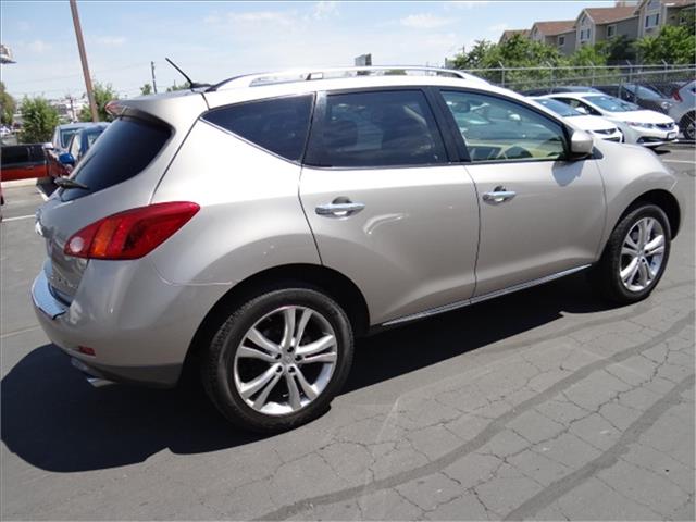 Nissan Murano CREW CAB XLT DRW SUV
