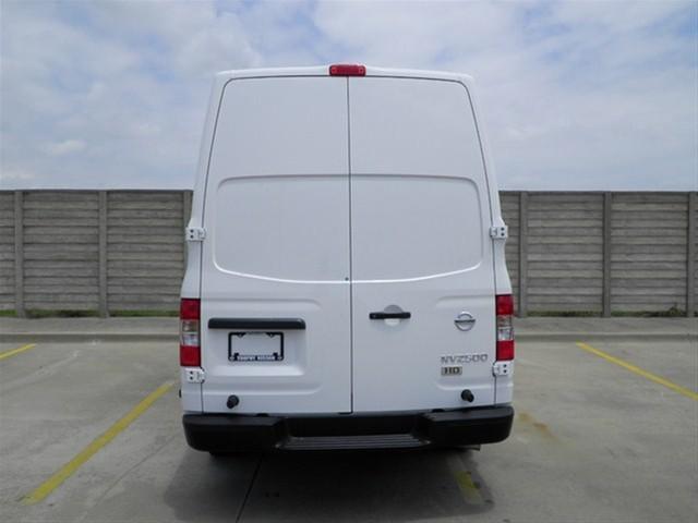 Nissan NV 2012 photo 4