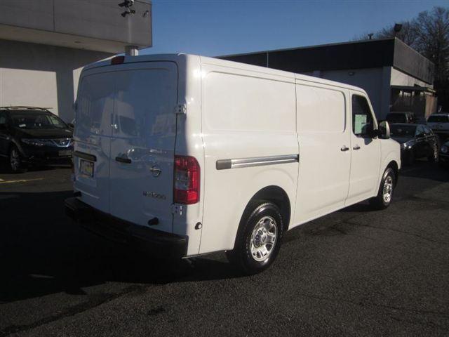 Nissan NV 2012 photo 3
