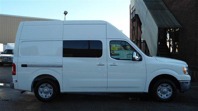 Nissan NV 2012 photo 2
