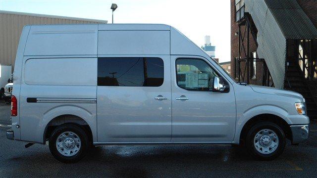 Nissan NV 2012 photo 2