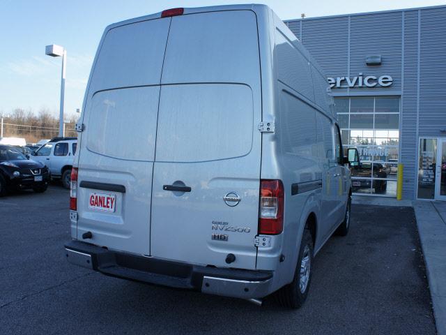 Nissan NV 2012 photo 2