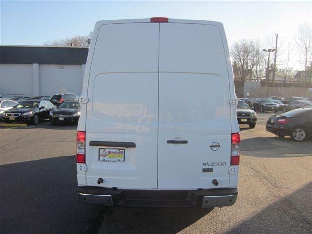 Nissan NV 2012 photo 4