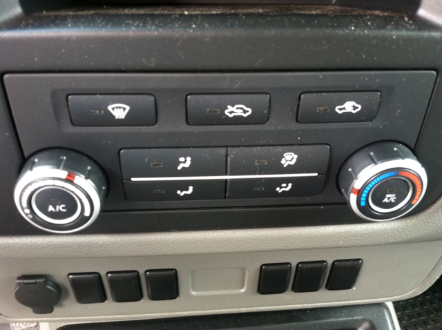 Nissan NV 2012 photo 1