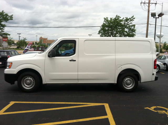 Nissan NV 2012 photo 2