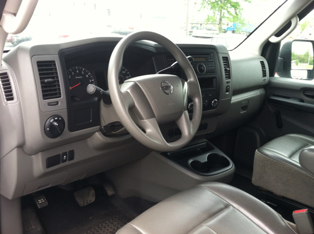 Nissan NV 2012 photo 3