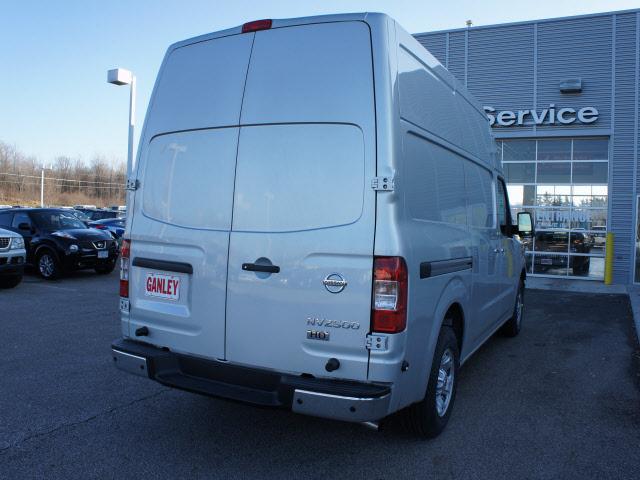 Nissan NV 2012 photo 2