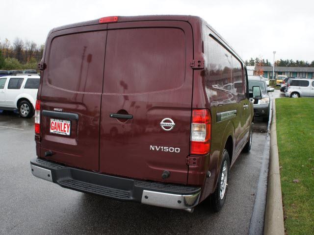 Nissan NV 2012 photo 2