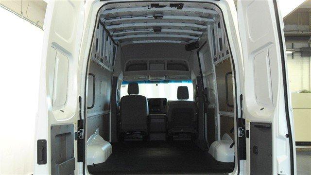 Nissan NV 2012 photo 2