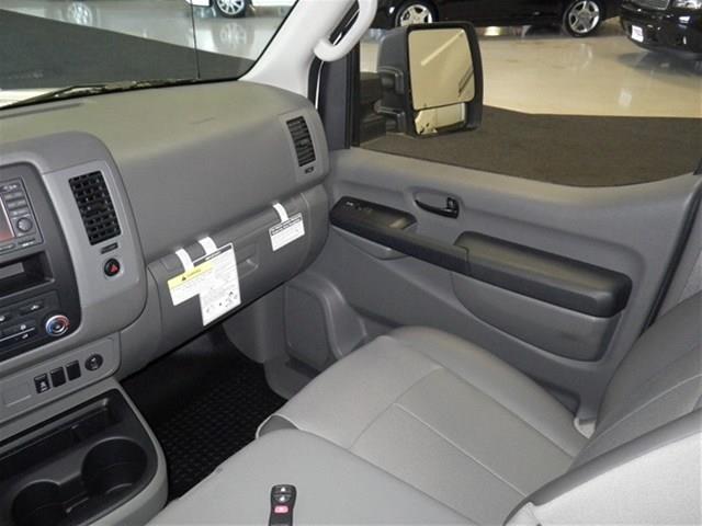 Nissan NV 2013 photo 15