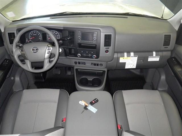 Nissan NV 2013 photo 2