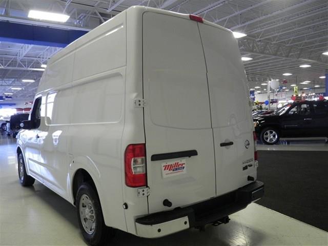 Nissan NV 2013 photo 8