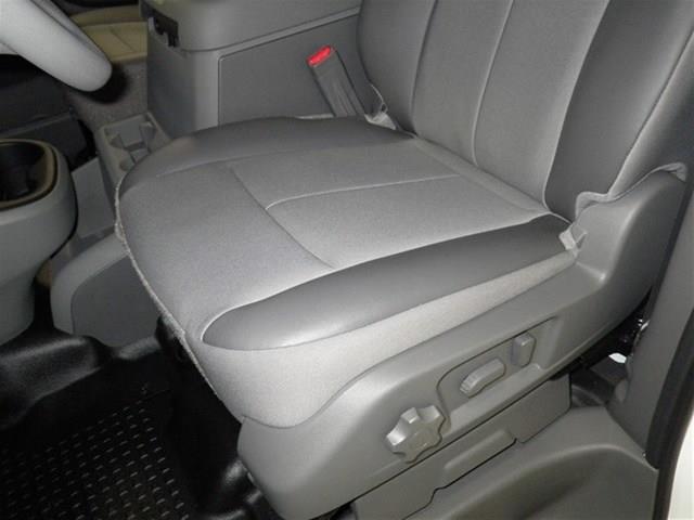 Nissan NV 2013 photo 9