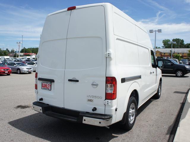 Nissan NV 2500 2012 photo 2