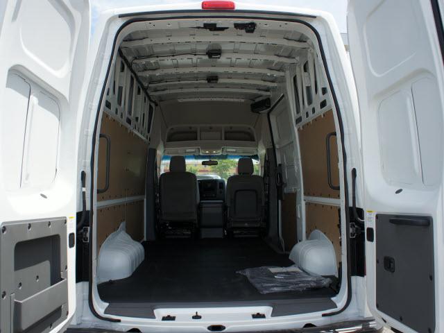 Nissan NV 2500 2012 photo 3