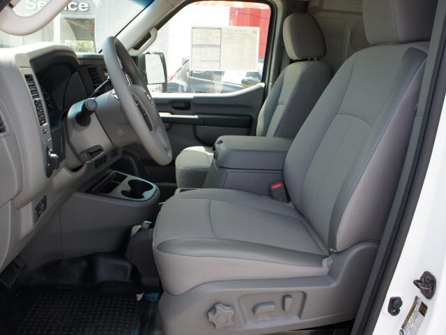Nissan NV 2500 2012 photo 4