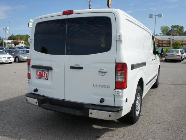 Nissan NV 2500 2012 photo 2