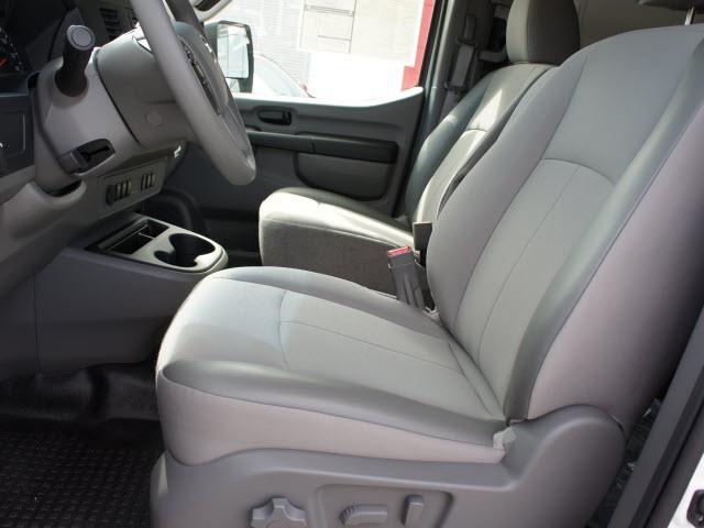 Nissan NV 2500 2012 photo 3