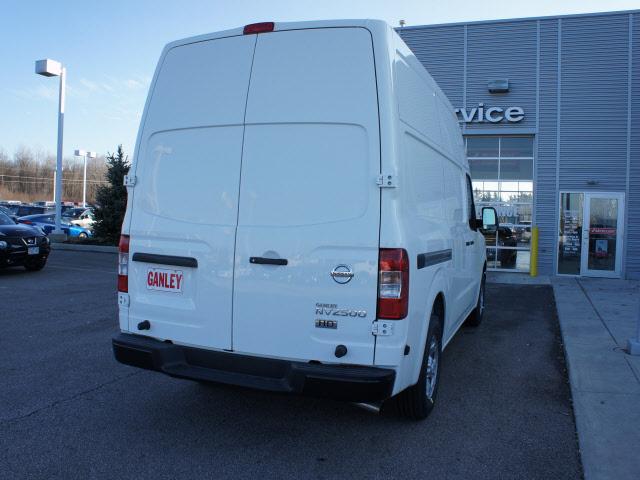 Nissan NV 2500 2012 photo 2