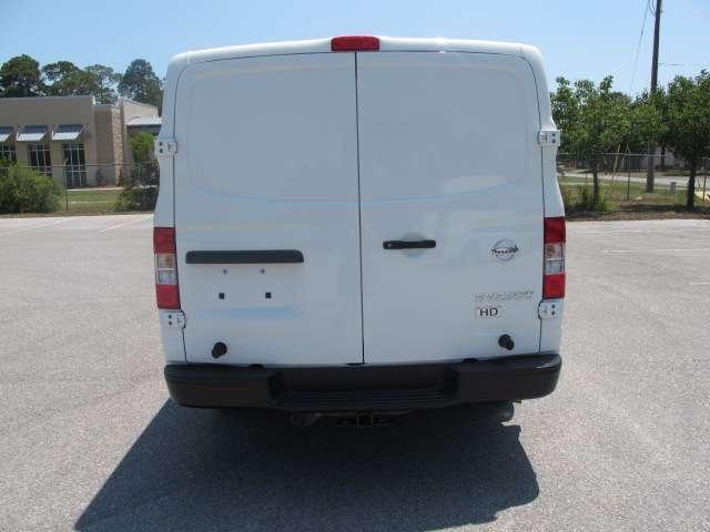 Nissan NV 2500 2012 photo 2