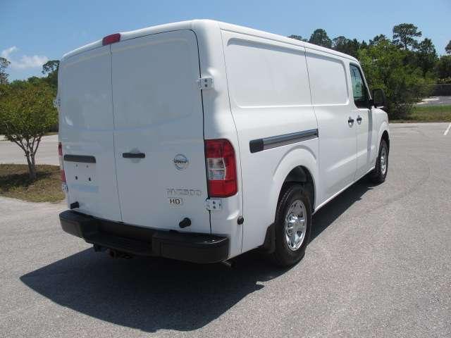 Nissan NV 2500 2012 photo 3