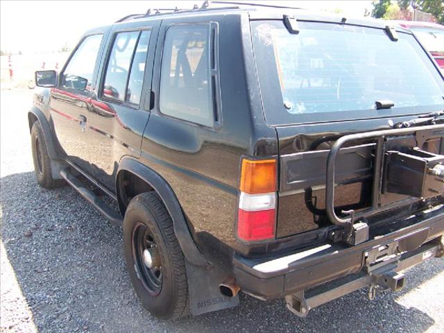Nissan Pathfinder 1990 photo 4