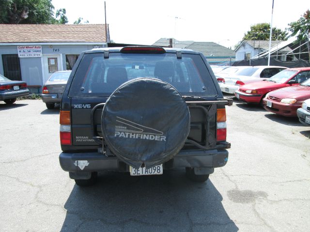 Nissan Pathfinder 1994 photo 1