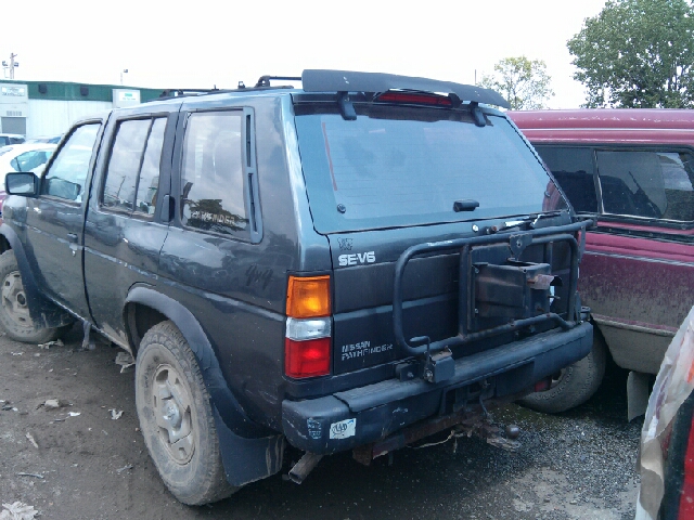 Nissan Pathfinder 1995 photo 3