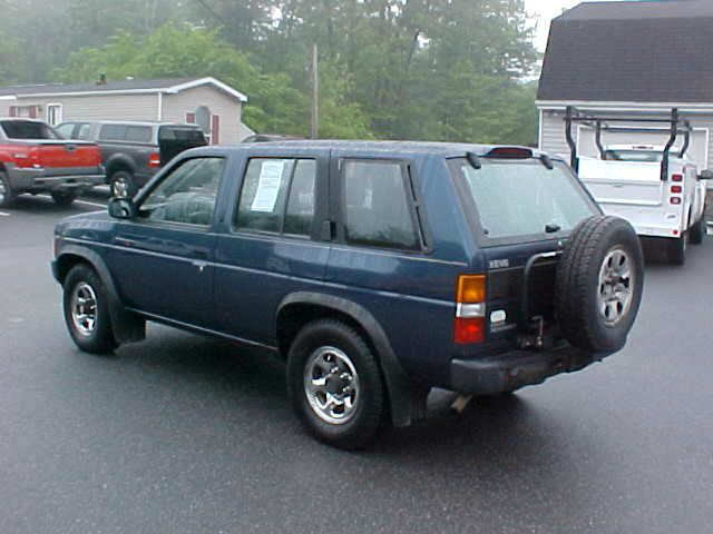 Nissan Pathfinder 1995 photo 2