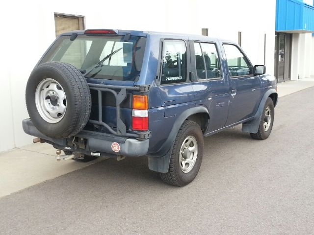Nissan Pathfinder 1995 photo 3
