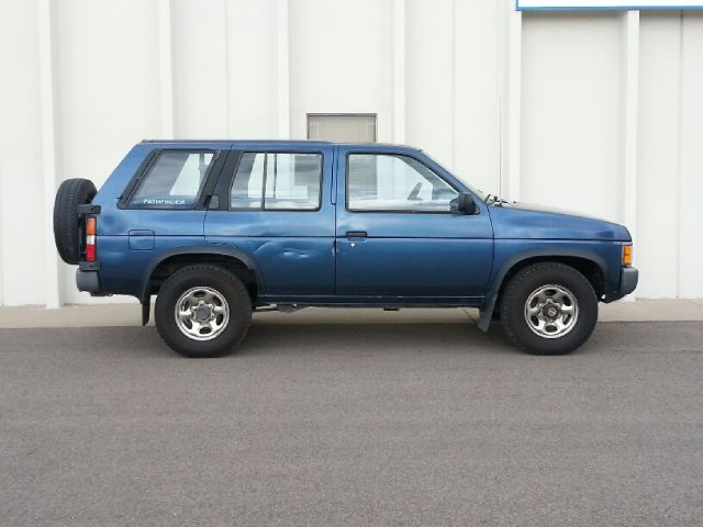 Nissan Pathfinder 1995 photo 4