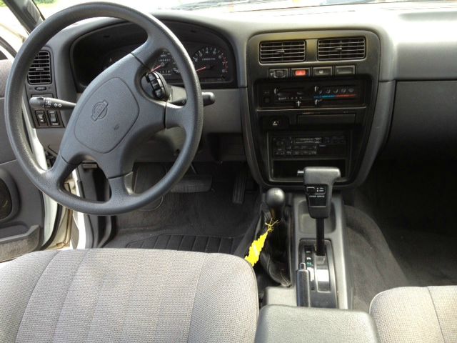 Nissan Pathfinder 1995 photo 3