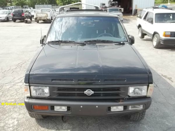 Nissan Pathfinder 1995 photo 2