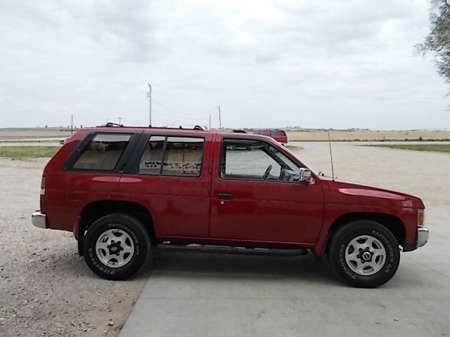 Nissan Pathfinder 1995 photo 4