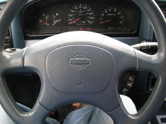 Nissan Pathfinder 1995 photo 17