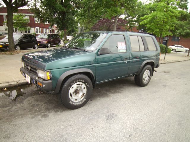 Nissan Pathfinder 1995 photo 1