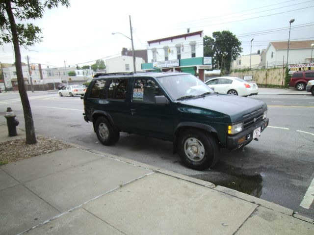 Nissan Pathfinder 1995 photo 2