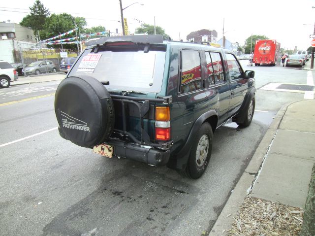 Nissan Pathfinder 1995 photo 3