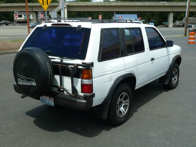 Nissan Pathfinder 1995 photo 4