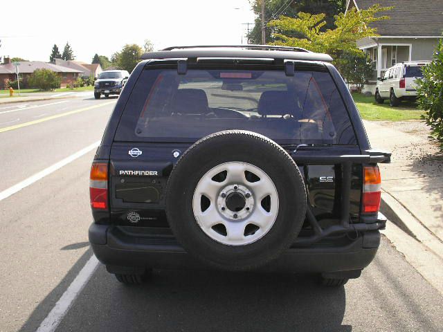 Nissan Pathfinder 1996 photo 1