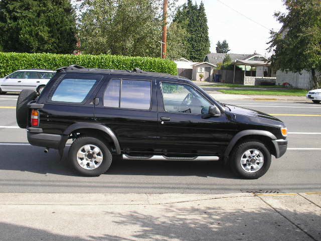 Nissan Pathfinder 1996 photo 2
