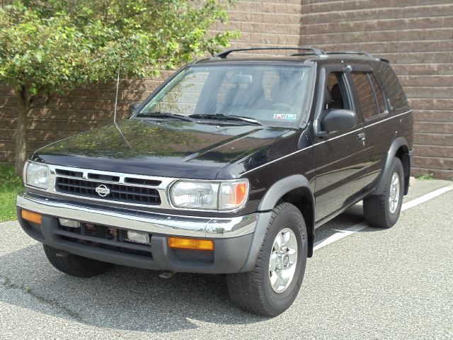 Nissan Pathfinder 1996 photo 1