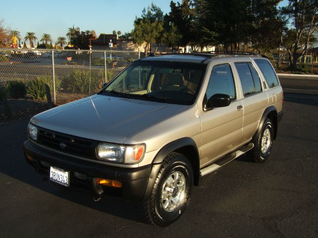 Nissan Pathfinder 1996 photo 4