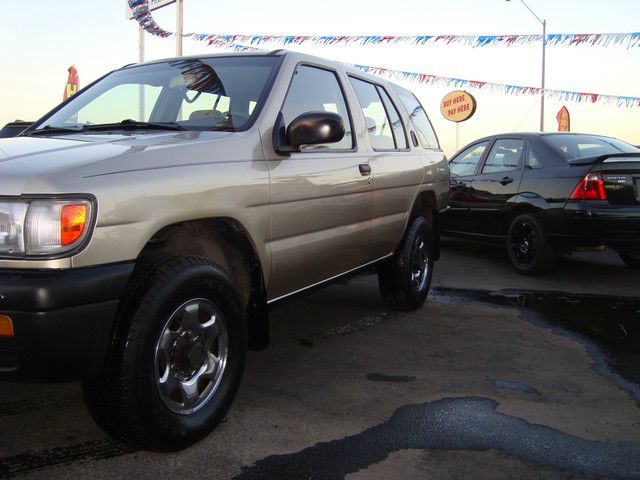 Nissan Pathfinder 1996 photo 1