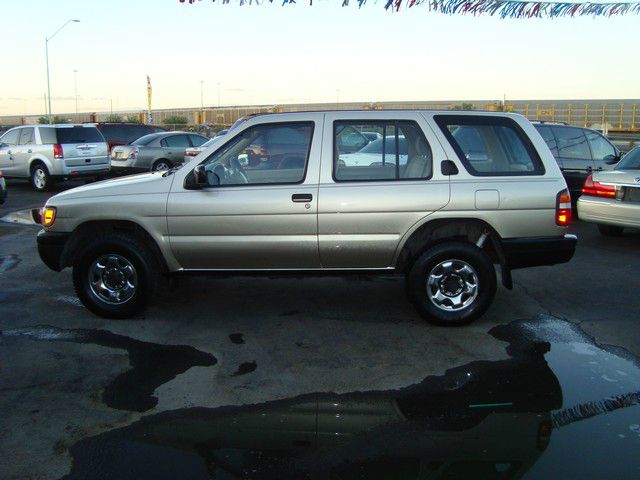 Nissan Pathfinder 1996 photo 2
